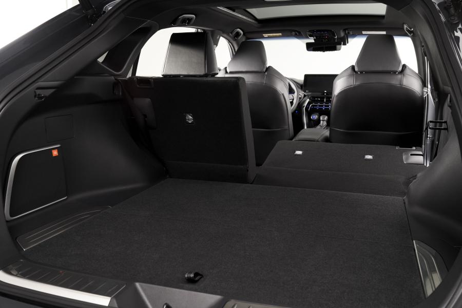 Багажник Toyota Venza Hybrid Limited 2020 года  (фото 21 из 41)